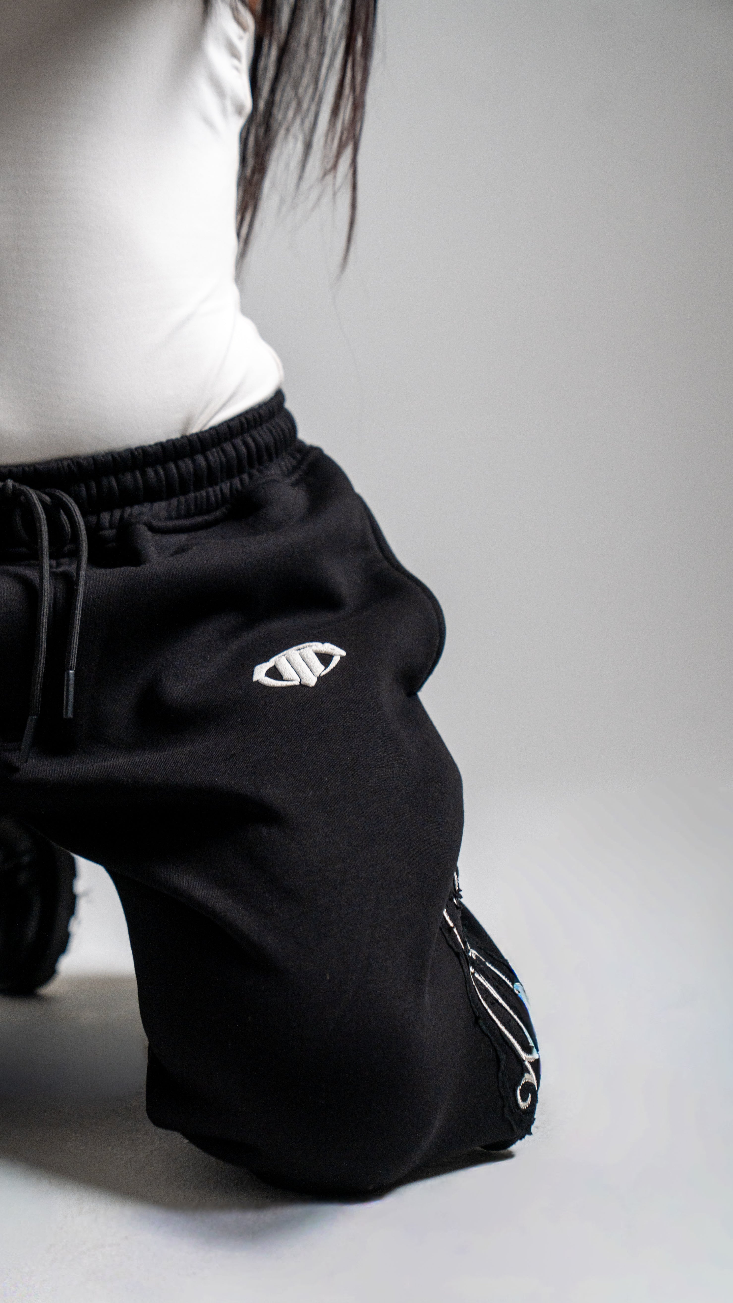 BLACK MIDNIGHT SWEATPANTS