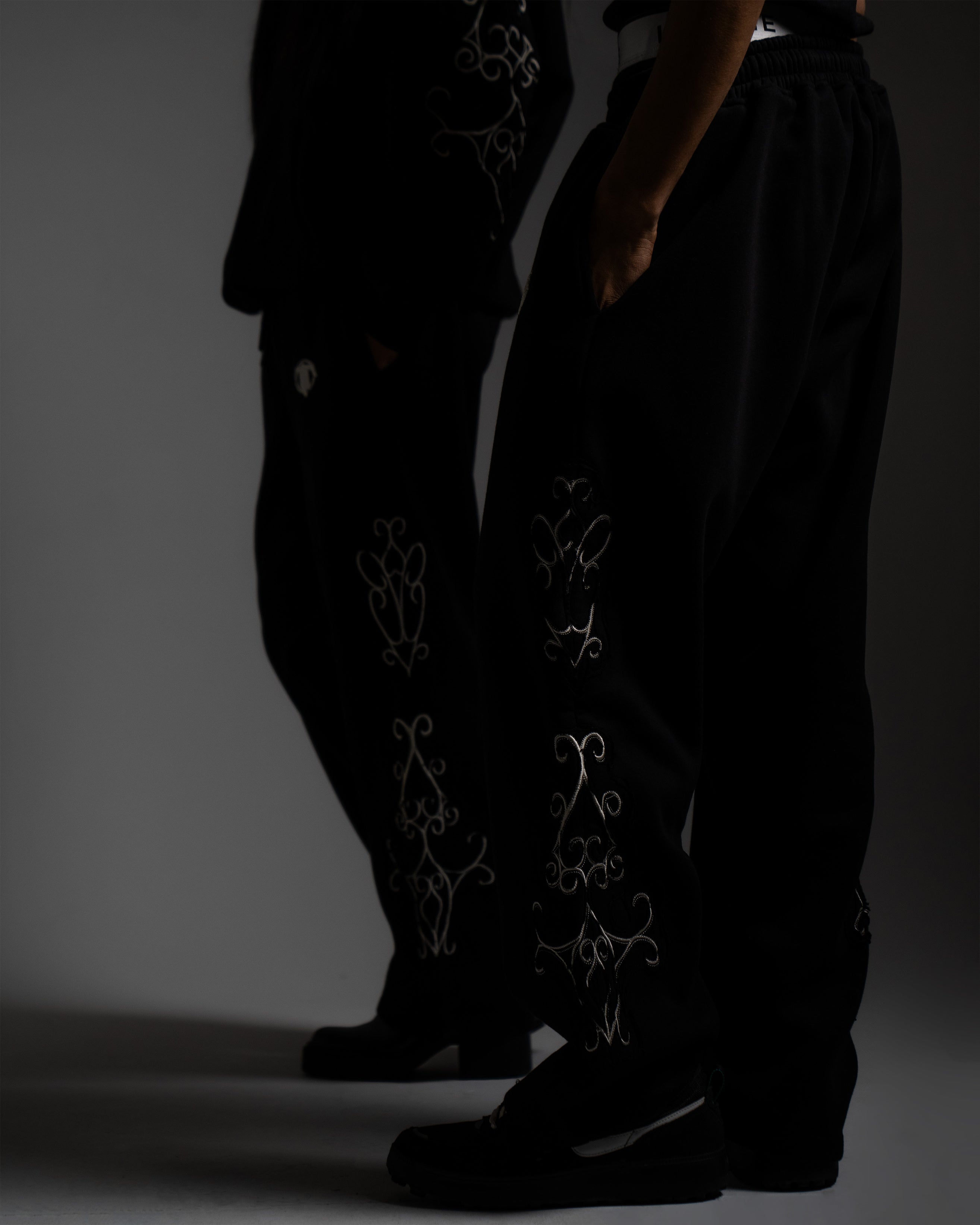 BLACK MIDNIGHT SWEATPANTS